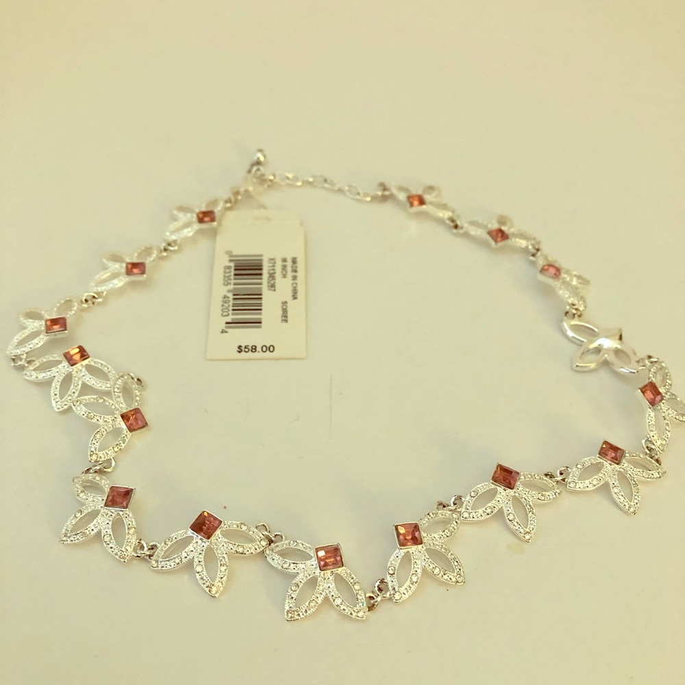 NWT Silver and pink necklace 💝